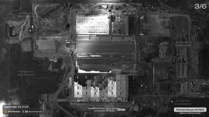 Vista satelital de dos grandes edificaciones de tipo hangar en construcción en el aeródromo de Ramenskoye, en Rusia. (Foto: AviVector) Vista satelital de dos grandes edificaciones de tipo hangar en construcción en el aeródromo de Ramenskoye, en Rusia. (Foto: AviVector)