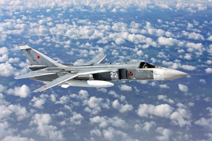 avion militar ruso su24 fencer bombardero tactico fuerza aerea rusa guerra rusia otan baltico