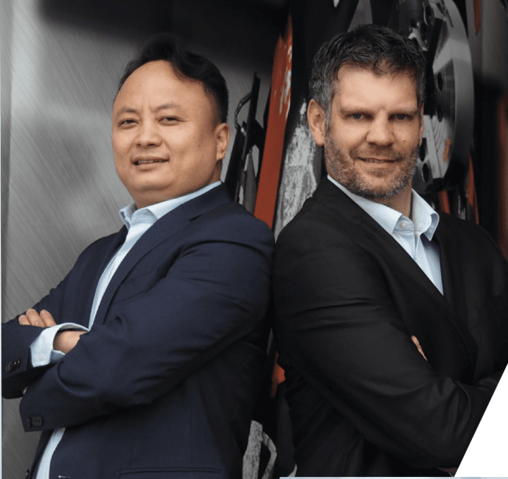 Feiyue Chen and Benjamin K. Kaehlcke. Photo by Priminer. Feiyue Chen and Benjamin K. Kaehlcke. Photo by Priminer.