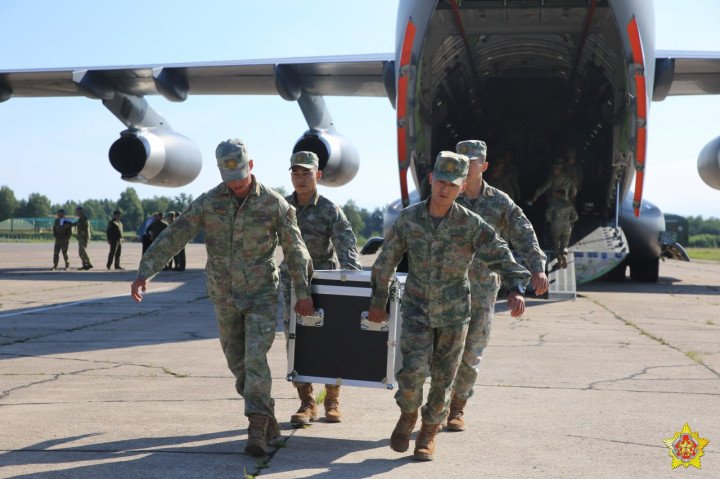 Servicemen of the People's Liberation Army of China arrive in Belarus. (Source: The Ministry of Defense of Belarus) Servicemen of the People's Liberation Army of China arrive in Belarus. (Source: The Ministry of Defense of Belarus)
