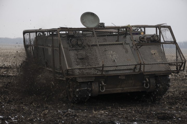 An M113 armored personnel carrier with protective metal netting stands in a field as soldiers of the 33rd Mechanized Brigade of Ukraine hold the defense in Donetsk region. (Source: Getty Images) An M113 armored personnel carrier with protective metal netting stands in a field as soldiers of the 33rd Mechanized Brigade of Ukraine hold the defense in Donetsk region. (Source: Getty Images)