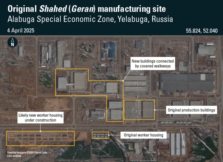 Lugar de ensamblaje del dron Alabuga, abril de 2025. (Imagen de satélite: Planet Labs / IISS) Lugar de ensamblaje del dron Alabuga, abril de 2025. (Imagen de satélite: Planet Labs / IISS)