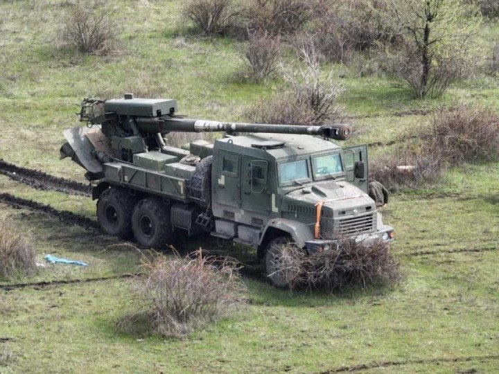 Ukrainian 2S22 Bohdana 155-mm wheeled self-propelled howitzer. (Photo: Sergey Pashynsky) Ukrainian 2S22 Bohdana 155-mm wheeled self-propelled howitzer. (Photo: Sergey Pashynsky)