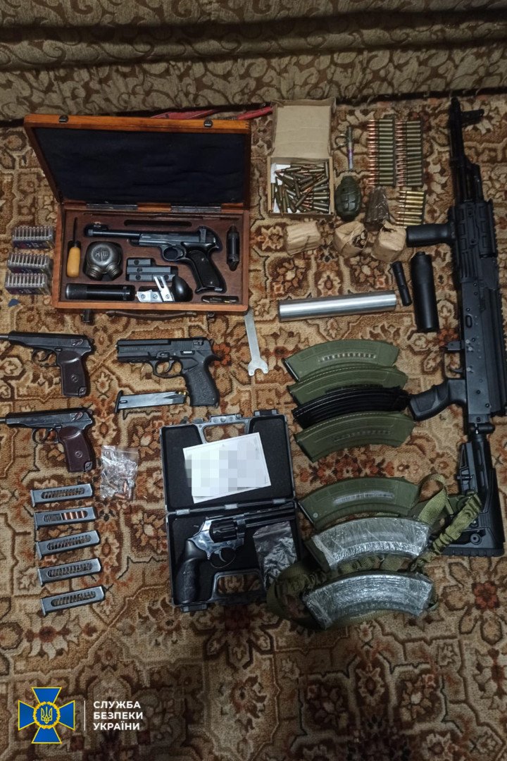 Arsenal of weapons, seized from Russian spies in the Odesa region. (Source: SBU)