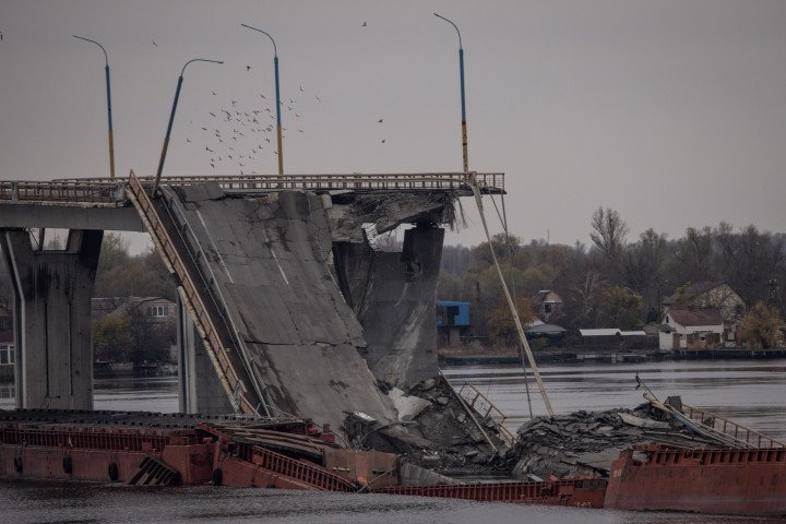 The destroyed section of the Antonivskyi bridge over the Dnipro river. (Photo by Chris McGrath, Getty) The destroyed section of the Antonivskyi bridge over the Dnipro river. (Photo by Chris McGrath, Getty)