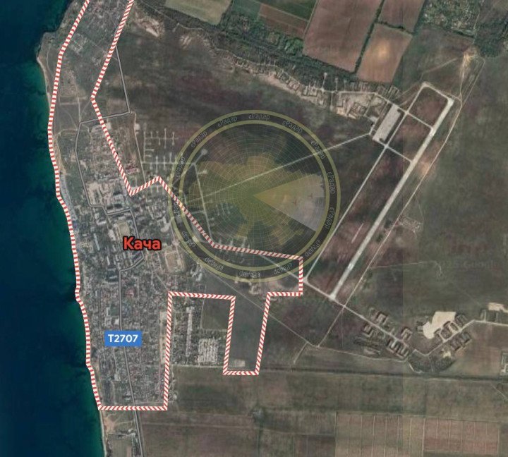 Imagen satelital de la base aérea de Kacha, en la costa occidental de la Crimea ocupada, identificada como una nueva base de lanzamiento de drones Shahed. (Fuente: eRadar/Google Earth) Imagen satelital de la base aérea de Kacha, en la costa occidental de la Crimea ocupada, identificada como una nueva base de lanzamiento de drones Shahed. (Fuente: eRadar/Google Earth)
