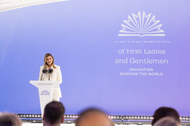 La primera dama de Ucrania, Olena Zelenska, pronuncia su discurso inaugural en la V Cumbre de Primeras Damas y Caballeros en Kyiv, el 10 de septiembre de 2025. (Fuente: Anton Kulakowskiy)