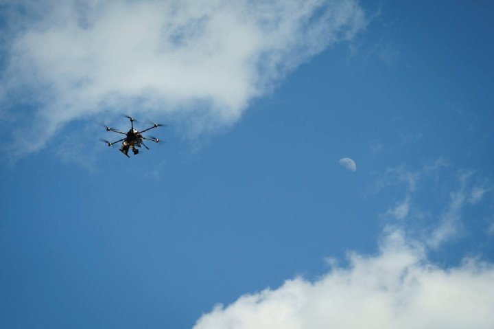 A Ukrainian FPV drone in flight during field trials, demonstrating maneuverability and operational range. (Source: Ukrainian Ministry of Defense)
