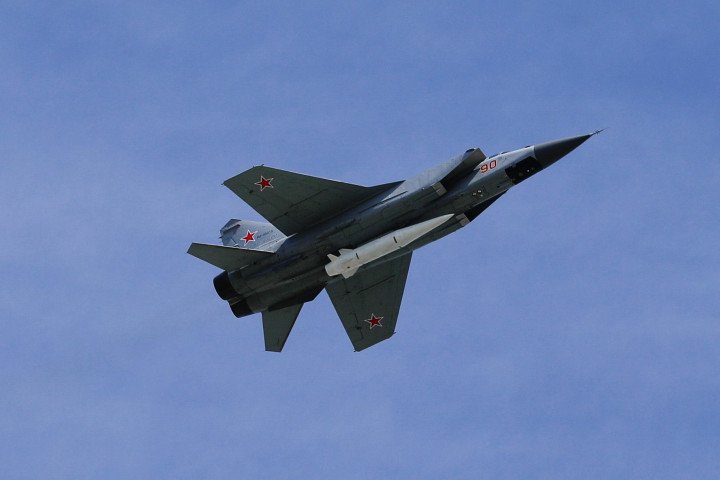 MiG-31K fighter jets with Kinzhal hypersonic missiles fly over Moscow's Red Square during the Victory Day military parade. (Source: Sefa Karacan via Getty Images) MiG-31K fighter jets with Kinzhal hypersonic missiles fly over Moscow's Red Square during the Victory Day military parade. (Source: Sefa Karacan via Getty Images)