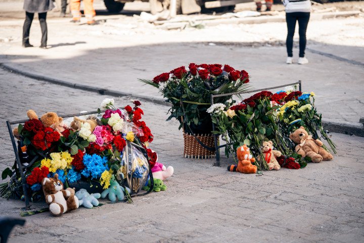 People place flowers and children’s toys at the site of the Palm Sunday missile strike in Sumy that killed 35 civilians. (Source: Yehor Kryvoruchko/Kordon.Media/Global Images Ukraine via Getty Images) People place flowers and children’s toys at the site of the Palm Sunday missile strike in Sumy that killed 35 civilians. (Source: Yehor Kryvoruchko/Kordon.Media/Global Images Ukraine via Getty Images)