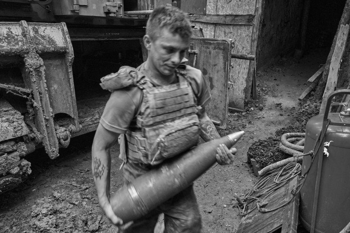 Jimmy of the 28th Brigade with an M109 artillery shell. Kostiantynivka, August 2025. Photo: Josh Olley/UNITED24 Media
