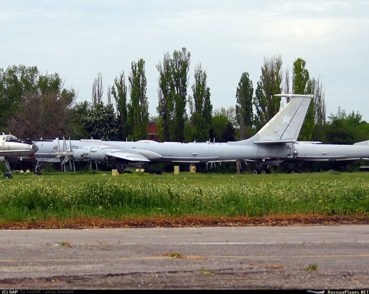 Tu-142MR aircraft bearing tactical number “Black 14” photographed at the Taganrog Aviation Plant in 2011. (Source: Militarnyi/russianplanes, SAP)