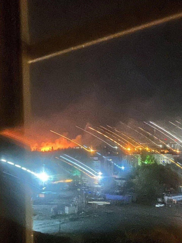 Consecuencias de un ataque con drones contra una refinería de petróleo rusa en Volgogrado, 19 de agosto de 2025. (Fuente: ASTRA) Consecuencias de un ataque con drones contra una refinería de petróleo rusa en Volgogrado, 19 de agosto de 2025. (Fuente: ASTRA)