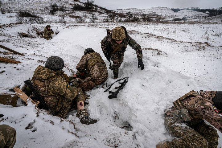 Ukrainian soldiers take part in medical training on the front line in Donetsk Oblast, Ukraine, January 14, 2024. (Photo: Ignacio Marin/Anadolu via Getty Images) Ukrainian soldiers take part in medical training on the front line in Donetsk Oblast, Ukraine, January 14, 2024. (Photo: Ignacio Marin/Anadolu via Getty Images)