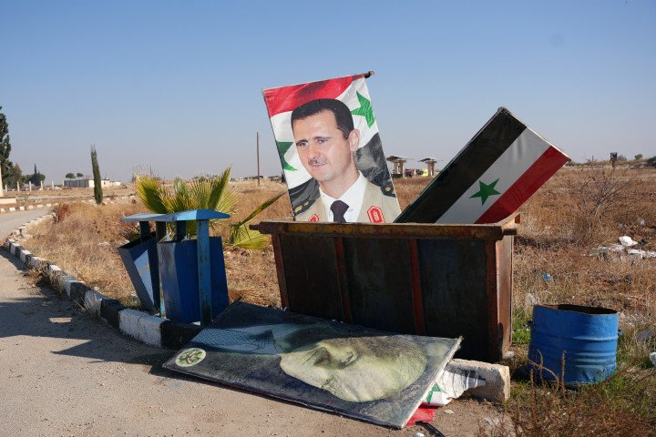 Portrait of Assad in the garbage dumpster/ Photo: RAMI AL SAYED via Getty Images