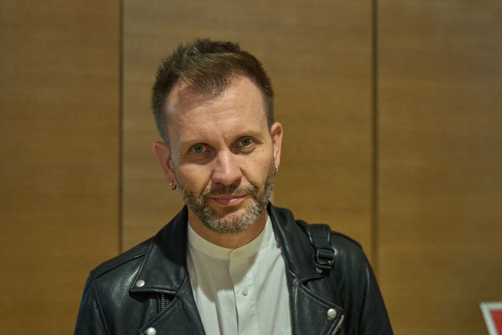 Ukrainian critic Andriy Alferov, host of the Underground Empire project on the 1+1 TV channel attends Odesa International Film Festival at the opening, of the 16th edition. Kyiv, Ukraine, 2025. Photo: Mykyta Shandyba/UNITED24 Media