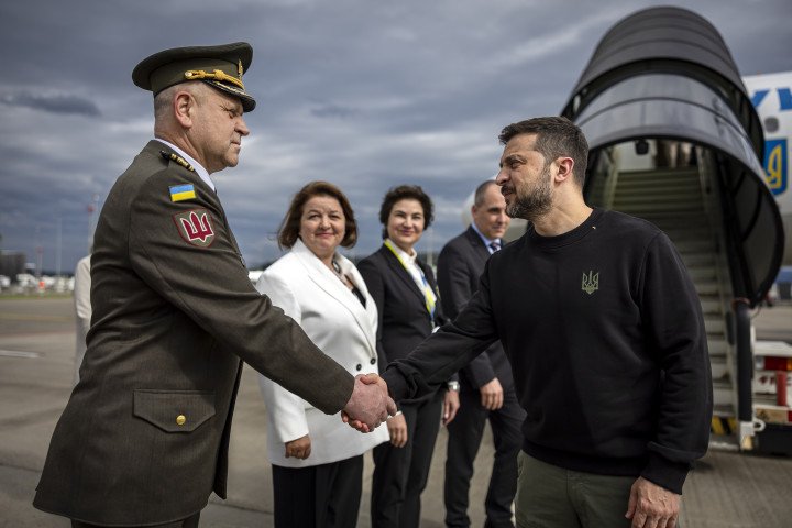 Arrival of President Zelenskyy in Switzerland. (Source: Swiss Federal Dep. of Foreign Affairs via Flickr) Arrival of President Zelenskyy in Switzerland. (Source: Swiss Federal Dep. of Foreign Affairs via Flickr)