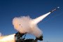 misil Patriot PAC-2 interceptor lanzamiento defensa aérea Ucrania sistema antimisiles interceptando misil balístico Rusia ataque aéreo guerra Ucrania defensa antiaérea moderna Raytheon sistema Patriot misil en vuelo explosión lanzamiento militar