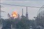 Un dron explota y alcanza un complejo de refinería de petróleo en Makhachkala, el 22 de octubre de 2025. (Fuente: Militarnyi)
