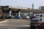 Fila de coches esperando para repostar combustible en una estación de servicio en Kramatorsk tras el inicio de la invasión de Rusia.