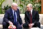 El líder ruso Vladimir Putin y el líder bielorruso Alexander Lukashenko conversan en un encuentro oficial que escenifica la alianza de Minsk y Moscú en la guerra en Ucrania.