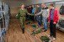 A soldier of the Russian army distributes personal belongings to recruits at a recruiting station in the city of Tambov before being sent to serve in the army. Illustrative photo. (Source: Getty Images)